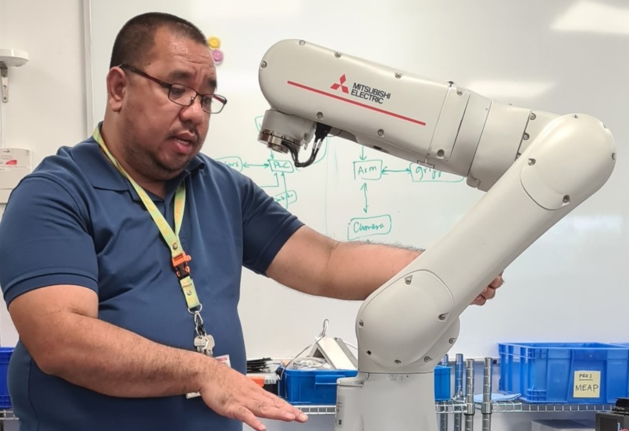 Dr Albert Causo operatnig robotic picking arm 