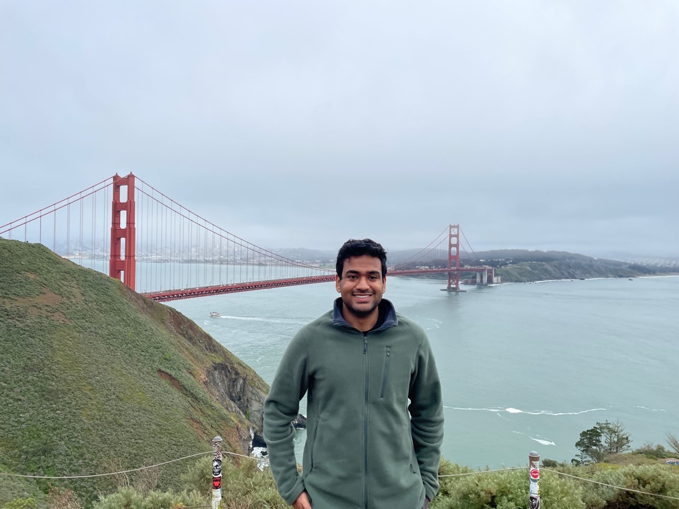 Vishaak in front of San Francisco’s Golden Gate Bridge